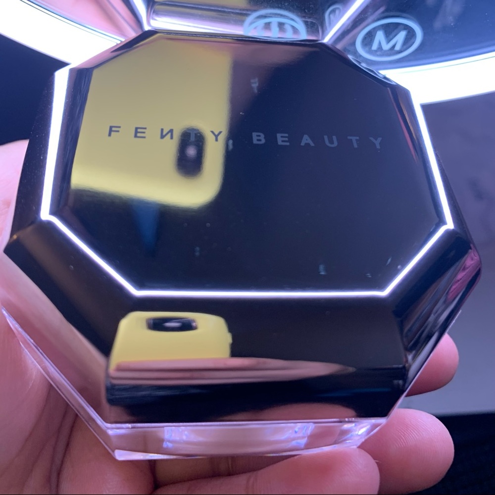 Fenty Beauty: Pro Filt'r Instant Retouch Setting Powder NEW